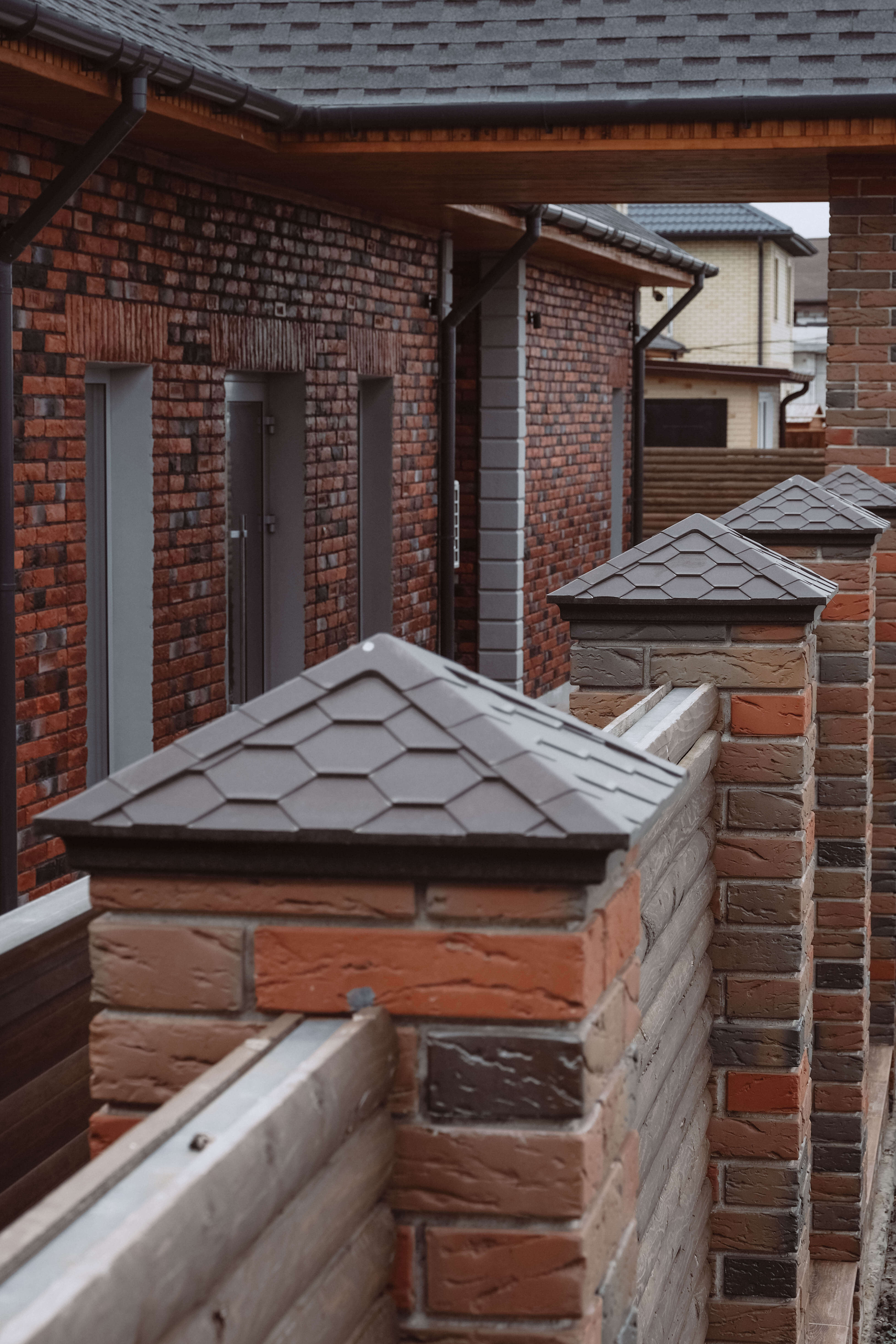 Колпак Zking Эверест Коричневый на столб 1.5х1.5 кирпича (390х390мм) в Мытищах фото